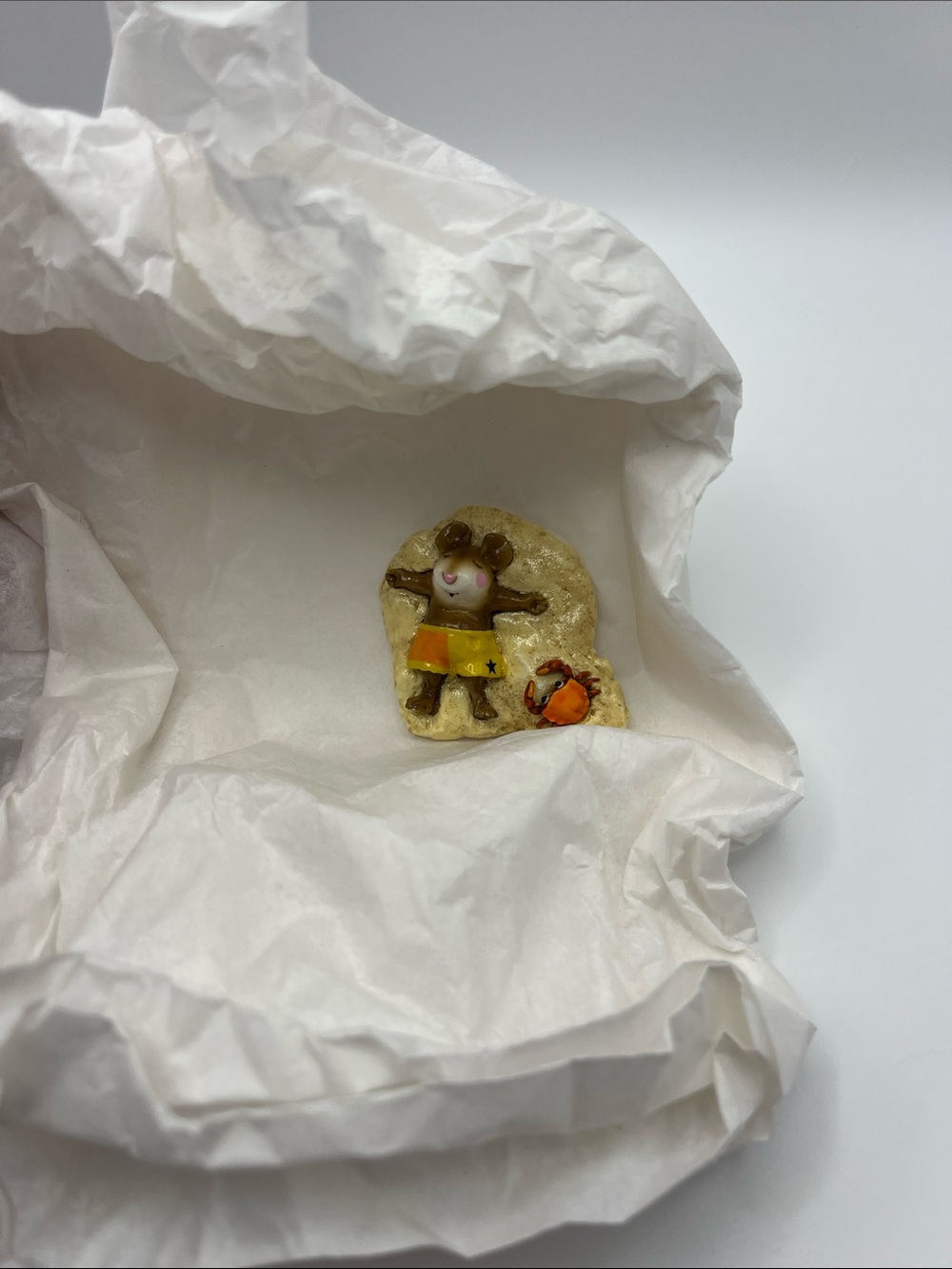 Petersen Family Yellow Mouse Figurine
Alone at last beach scene 1998 autographed - Picture 9 of 9